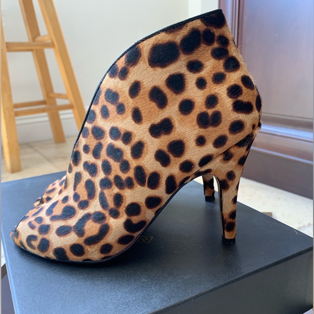 Ankle booties, Halogen, size 6.5 . Animal print. Real fur printed. Calf hair.